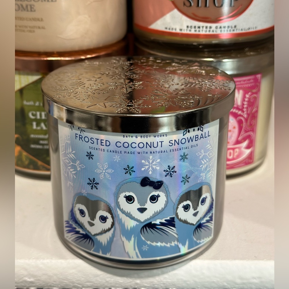 BBW Frosted Coconut Snowball